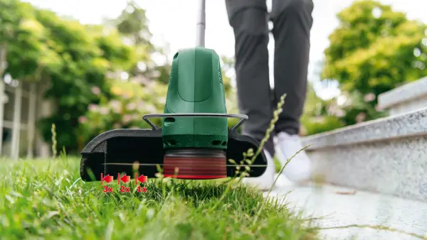 Débroussailleuses à accu BOSCH EasyGrassCut 18V-230