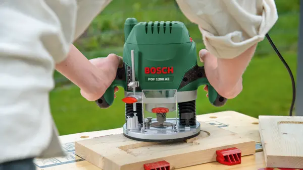 Défonceuses BOSCH POF 1200 AE