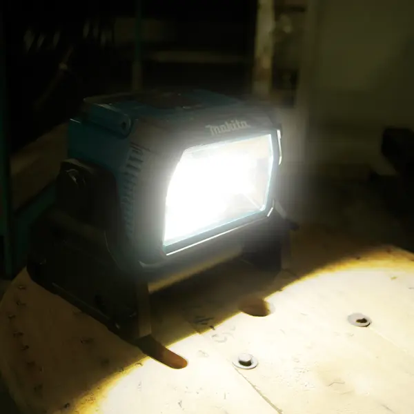 Akku-LED-Scheinwerfer MAKITA LXT DML809