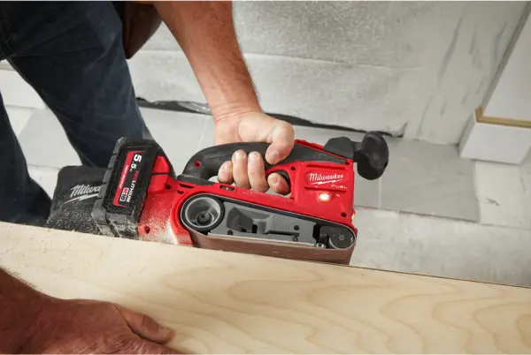 Akku-Bandschleifer MILWAUKEE Fuel M18FBTS75-552X